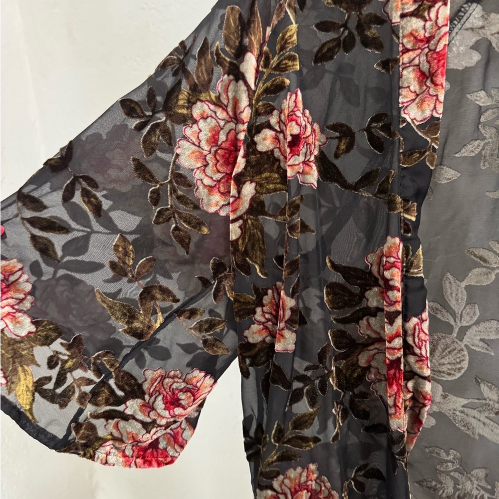American Eagle Outfitters Black Velvet Kimono with Floral Pattern size XS/S - Picture 3 of 7